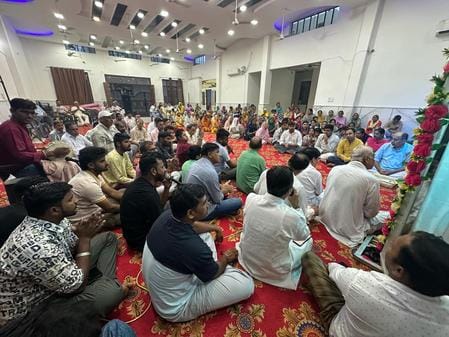 Devotees danced to the hymns of Lord Krishna during Prabhat Ferry