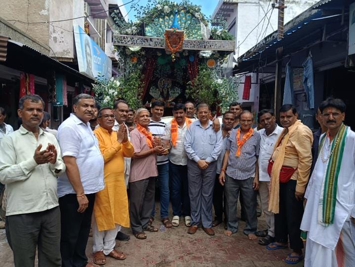 The padyatra going from Agra to Govardhan was welcomed in Farah