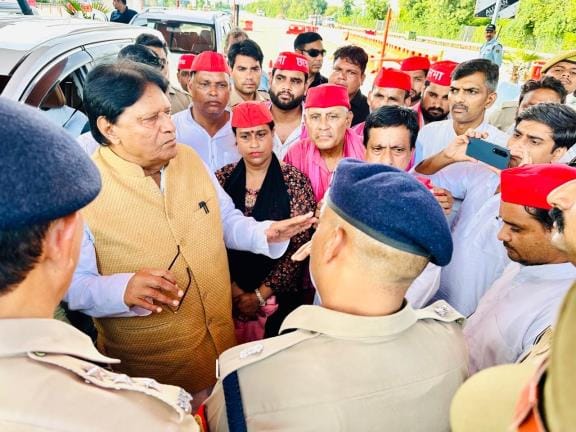Police stopped MP Ramjilal Suman at Jabra toll plaza