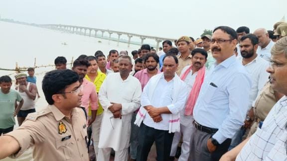 DM and SP inspected Birhar Ghat and gave instructions for strong barricading