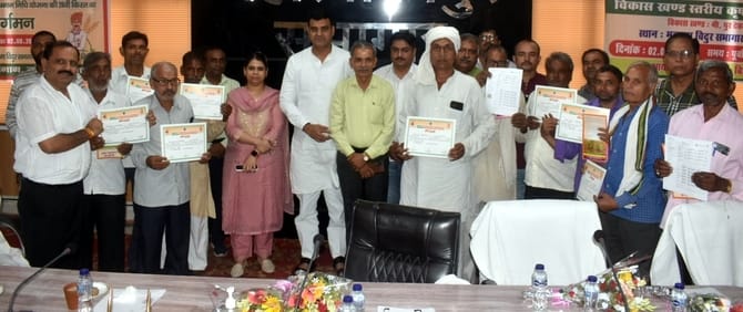 64.88 crore rupees were sent to the accounts of 324414 farmers of the district