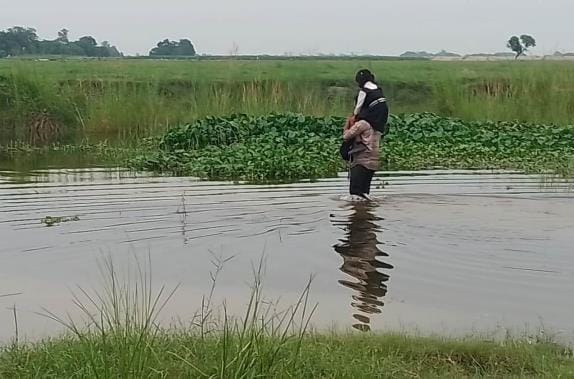 The water level has been rising for two days, Ghagra river is 60 cm away from the danger point