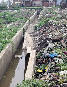 The drain under construction collapsed again in the rain