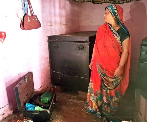Thieves stole jewellery and cash, neighbour suspected