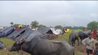 Three villages including Shankar Purwa were submerged, 100 families camped in the open