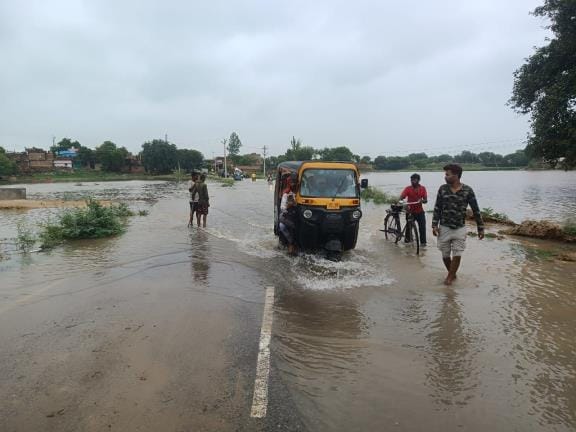 Yamuna becomes dangerous, more than 50 villages flooded