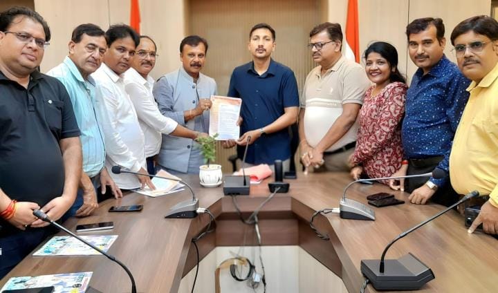Demand for regular meeting of traders with DM