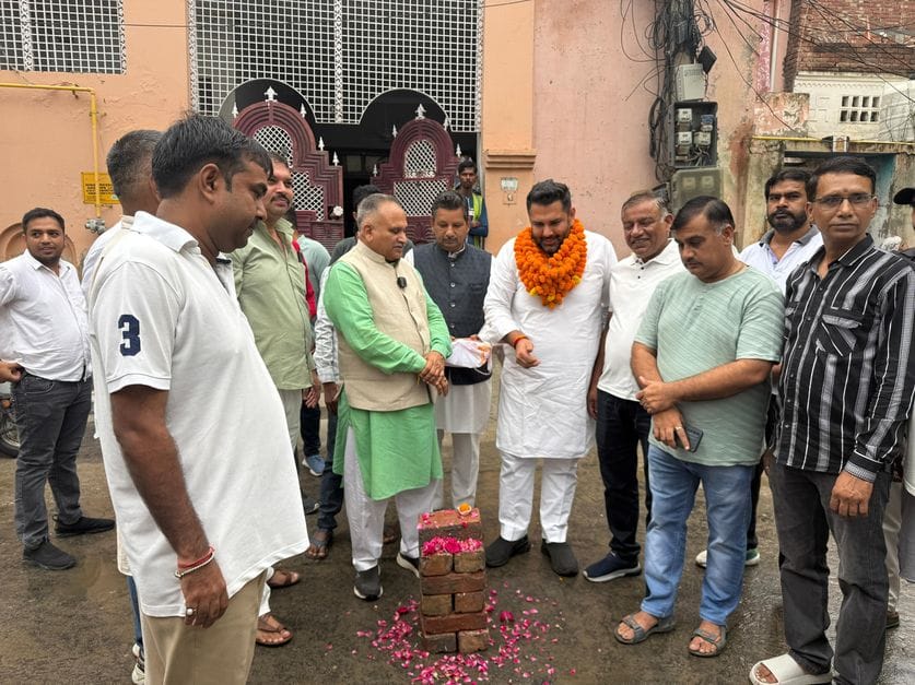 Streets will be built in Arya Nagar at a cost of 42 lakhs, Mayor and MLA started the construction