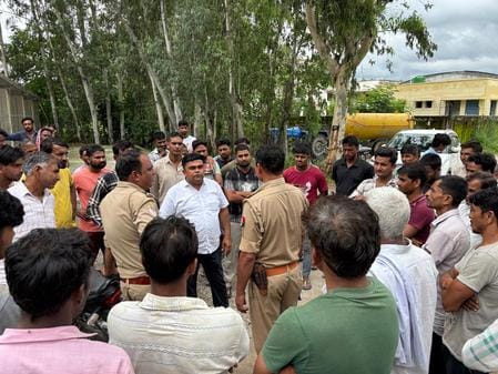 Dharna was held against throwing out a colleague for coming late
