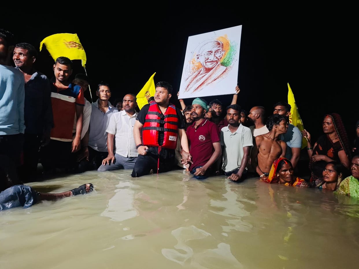 The water satyagraha going on to save the pond in Hariharpur village ended on the eighth day