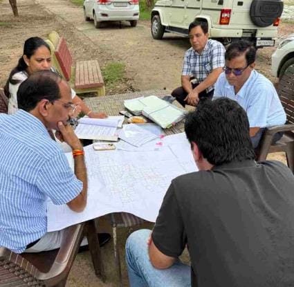 Chief Engineer of Public Health Department visited in connection with Mahagram Yojana and reviewed the progress of development works