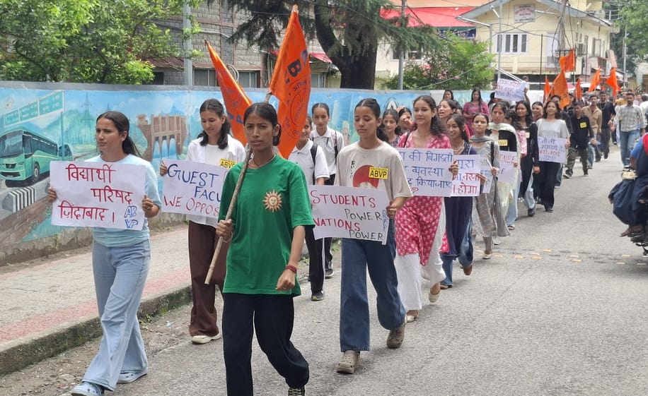 ABVP's demonstration in Kullu regarding demands