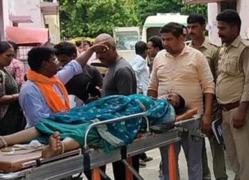 Scooty overturned, woman died, daughter injured