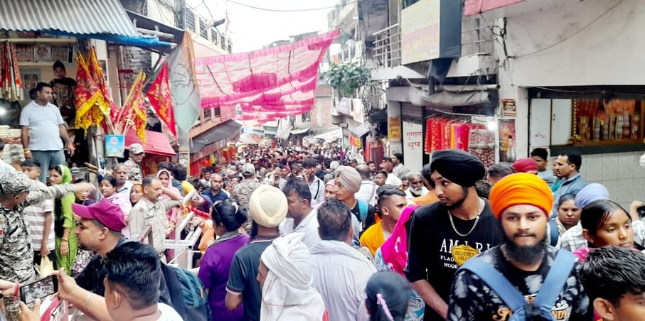 41 thousand devotees paid obeisance on the day of Ashtami