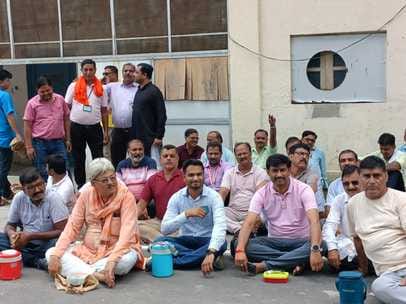 Employees took out a rally in front of OCF and went on a tiffin strike