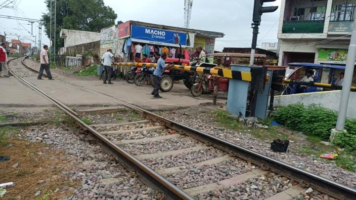Technical fault in the western gate of railway, people troubled