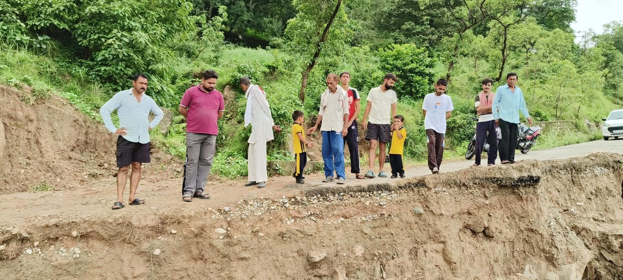 Poni, Thorni Road, Broken, Traffic Suspend