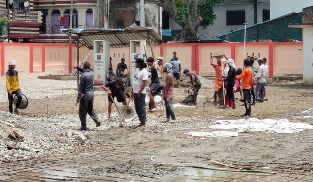 Plastering work inside the roadways bus station is slow, people are facing traffic jam