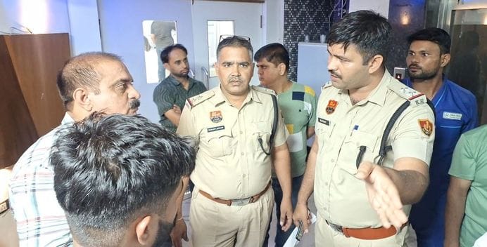 Threat to remove patient's ventilator if Rs. 2.5 lakh is not deposited, family members create ruckus