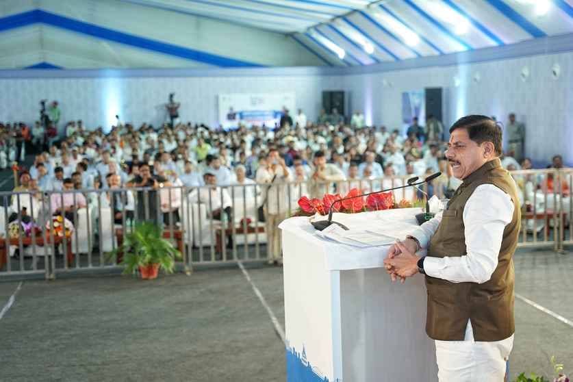सीहोर के बड़ियाखेड़ी को संबोधित करते मुख्यमंत्री मोहन यादव।