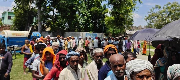 Shortage of urea at centres, farmers worried