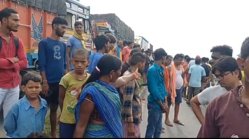rohtas bihar news: man died in collision between tractor and bike, nh19 blocked, sasaram news