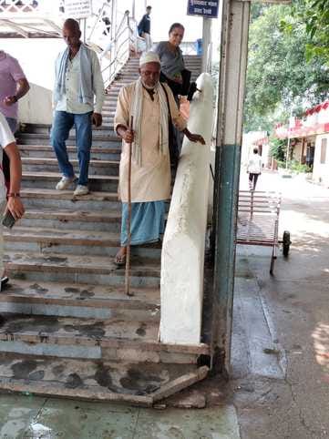 Passengers are having trouble breathing while climbing and descending from the overbridge