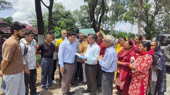 Opposition to liquor contract in Glassi village of Ghumarwin