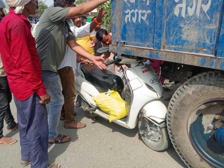 A woman riding a scooter collided with a tractor-trolley, but narrowly escaped