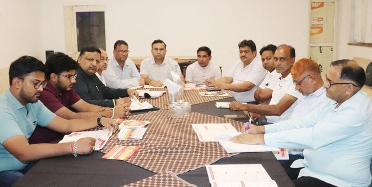 Invitation given to businessmen in introduction conference