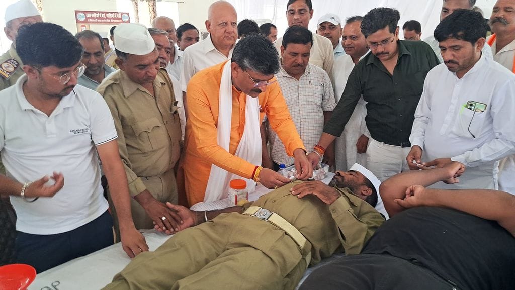 135 people donated blood and showed their service to humanity