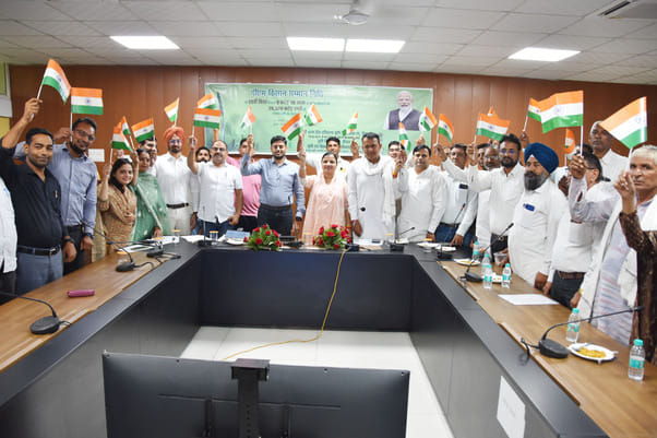 97,320 farmers of the district received funds