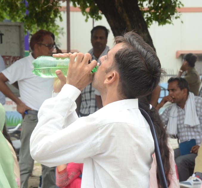 The temperature increased due to the sun coming out after three days, people were troubled by the heat