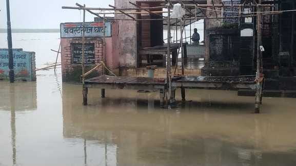 Ganga's water level started rising beyond Khadar, farmers feared reaching their fields