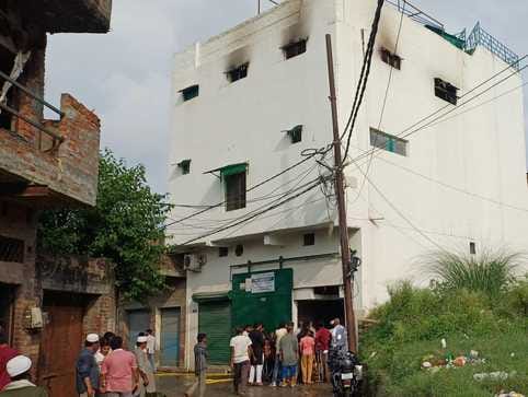 Fire broke out in iron handicraft factory, stampede occurred