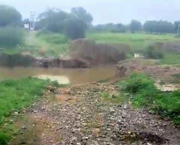 The road of Kuan-Bari route was washed away due to the flow of water, four villages were cut off from communication