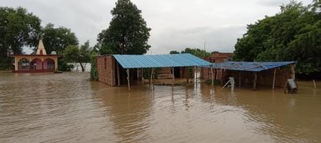 The water level of Ganga crossed 64 meters