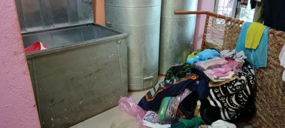 Cash and jewellery stolen by locking the room from outside