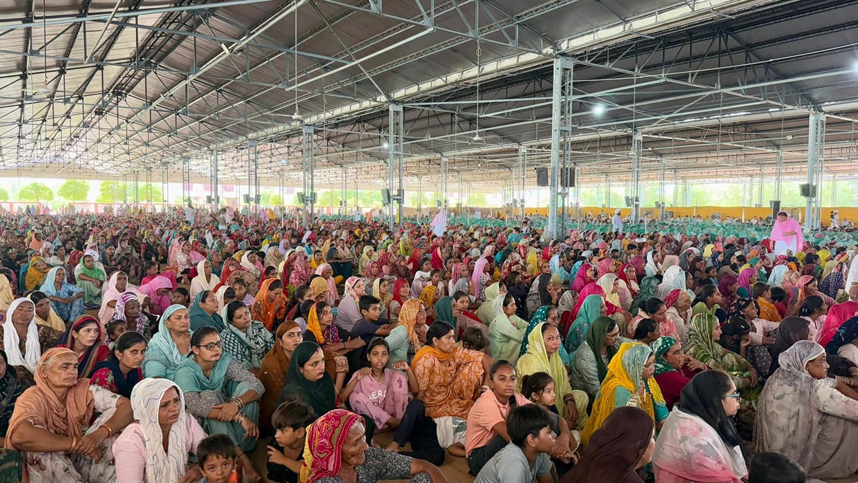 True saints do not show off, they do service and Simran: Sant Birendra