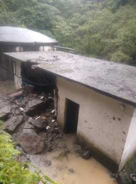 Rocks fell on Dhalwana pump house at night, worker saved his life by running away
