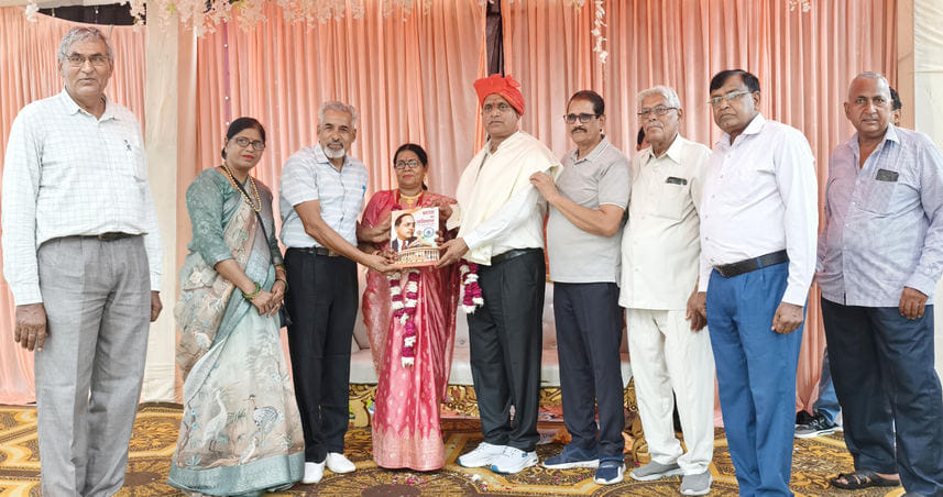 Subhash Samaria was given farewell in the ceremony