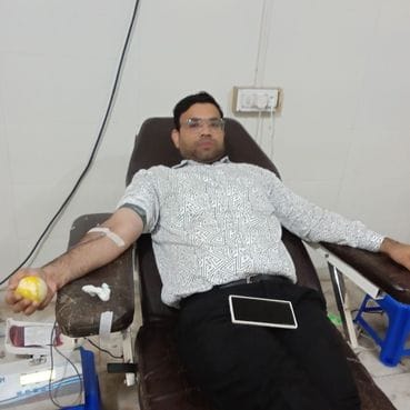 Manish Bansal donated blood