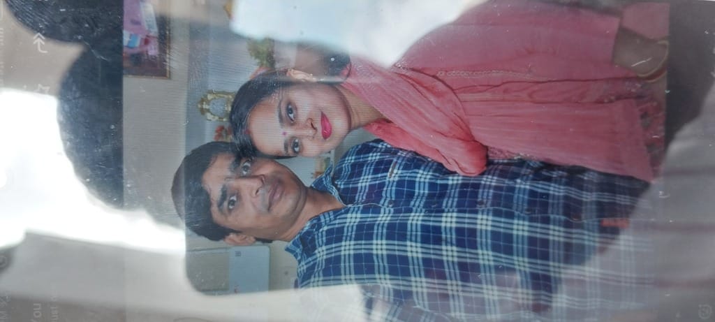 He asked her to close her eyes, made her wear a locket and then killed his pregnant wife