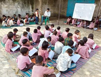 The responsible people forgot to get the dilapidated school building demolished and rebuilt