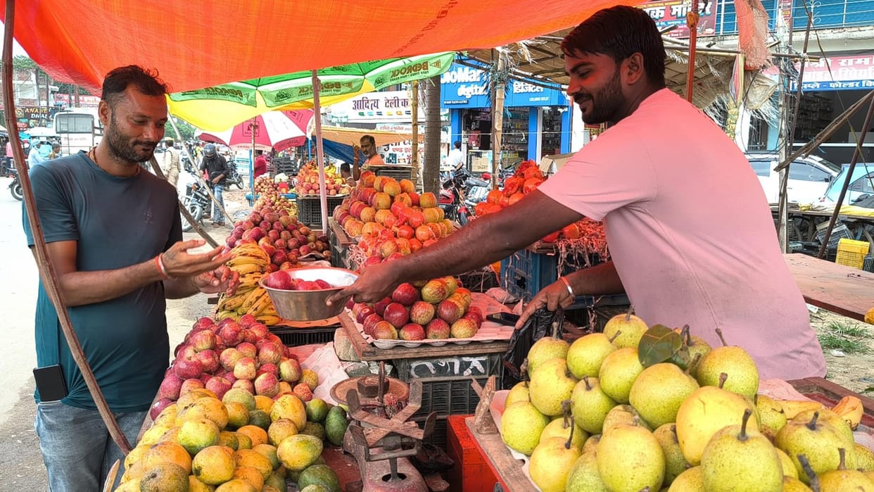 Arrival of apples from Himachal begins, prices of Kashmiri apples fall