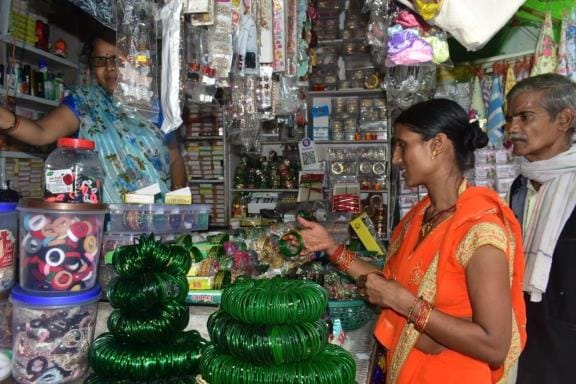 Women are being attracted to bangles with work and Kundan