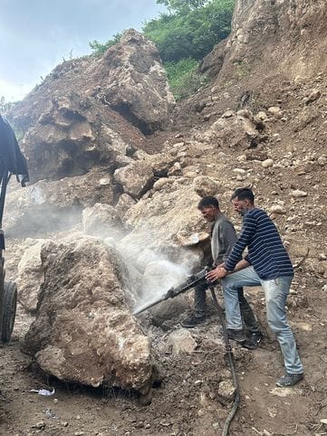 The department is busy removing rocks at Pandoh Scissors turn