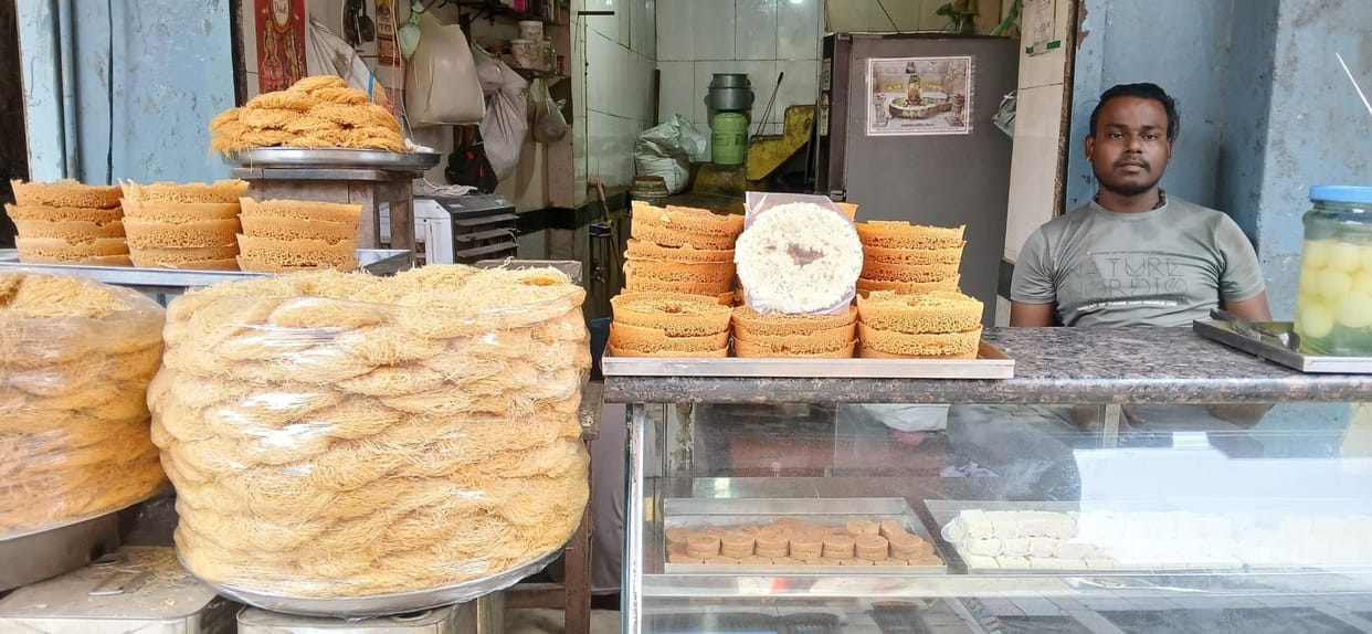 Rakshabandhan: Saffron and cream Ghevar is available in the market, you will like it