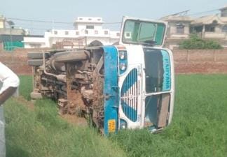 Roadways bus overturned due to brake failure, 3 injured