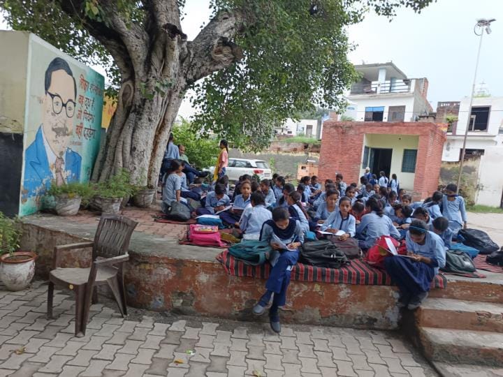 Children are studying in a building declared condemned for five years, the authorities are waiting for an accident